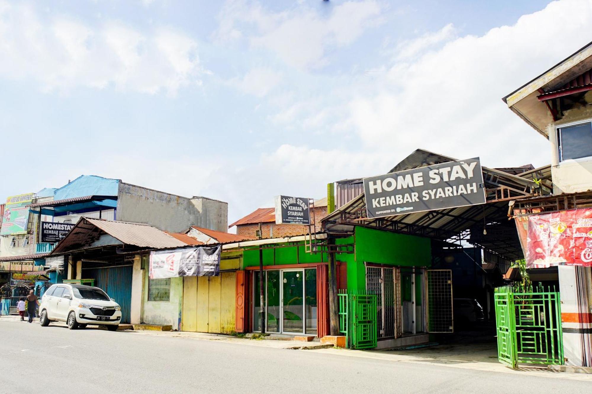 Home Stay Kembar Syariah RedPartner Binjai Bagian luar foto